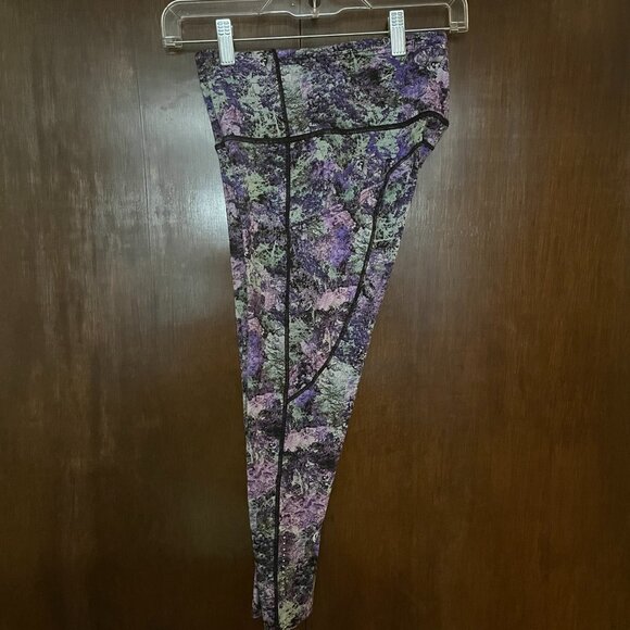 Lululemon Capri Size 4 - Picture 3 of 4